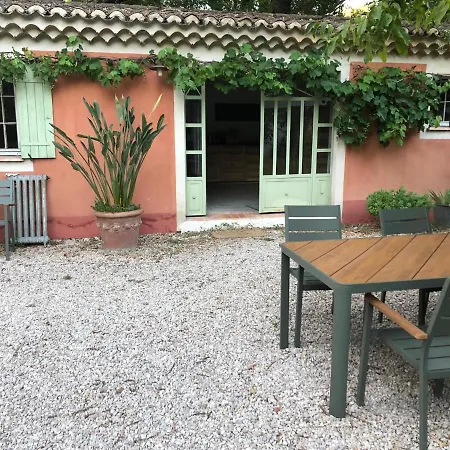 Le Pavillon -